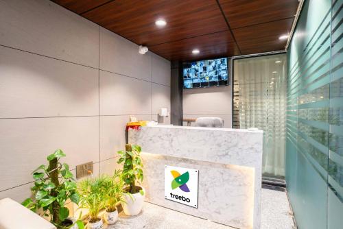 treebo royal grand sector 71