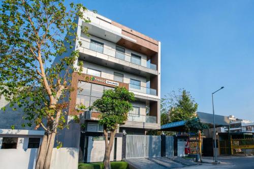 treebo royal grand sector 71