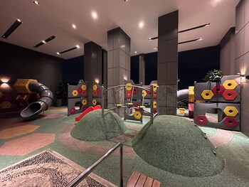skyline luxe 4br retreat with en suites
