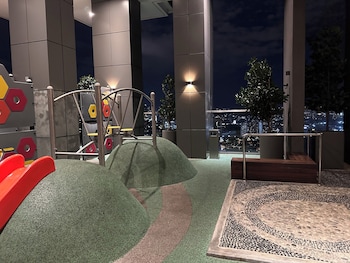 skyline luxe 4br retreat with en suites