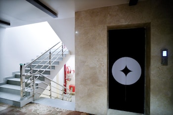 Club House Hotel Ayodhya,4106.4110Near Petrol Pump,3 star