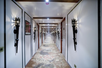 club house hotel ayodhya