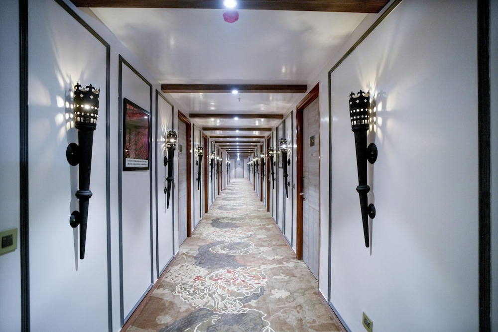club house hotel ayodhya