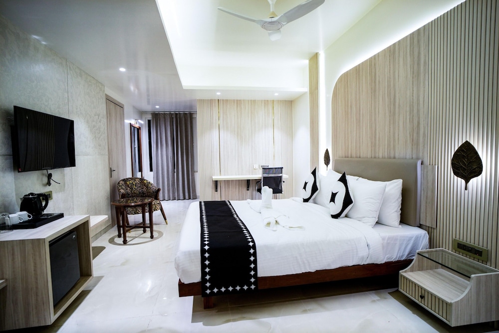 club house hotel ayodhya