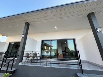 Hillside Premium Hotel,,2 star