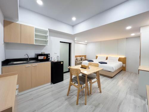 C You Home At Cnx,,4 star