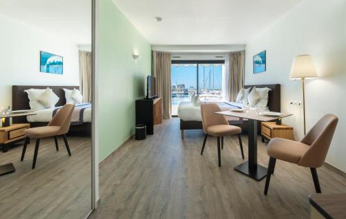 residence cap winston