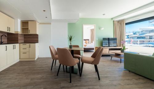 residence cap winston