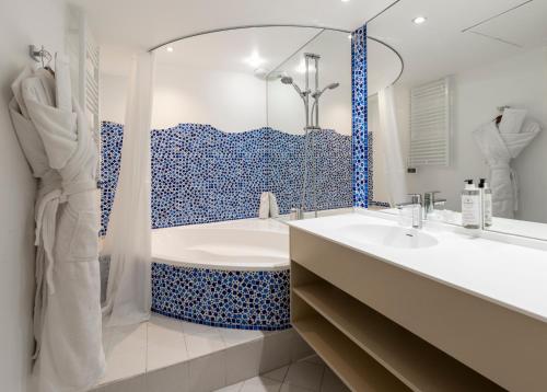 residence cap winston