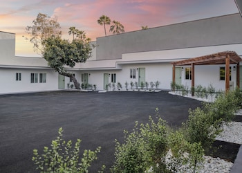the leef hotel