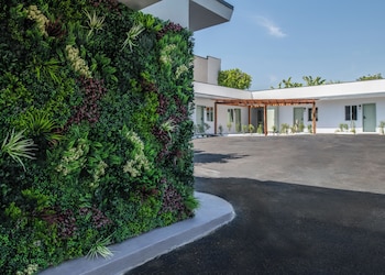 the leef hotel