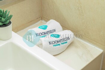 Bloomfields Cozy Stu Azizi Riviera,,0 star