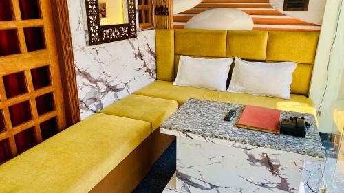 Hotel Manoram,,2 star