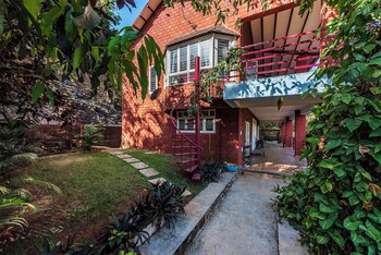 cosmicstays elysium farmhouse