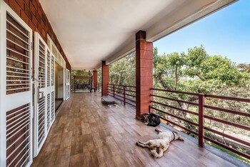 cosmicstays elysium farmhouse