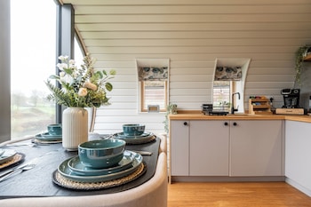 Stunning Ecoretreat Pods In Old Chalford,,2 star