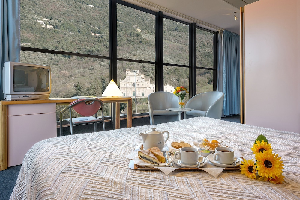 albornoz palace hotel spoleto