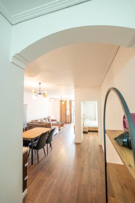 tirent apartment komuna parisit 2