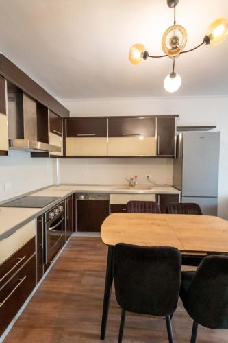 tirent apartment komuna parisit 2