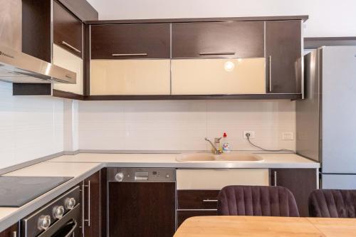 tirent apartment komuna parisit 2
