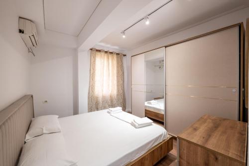 tirent apartment komuna parisit 2