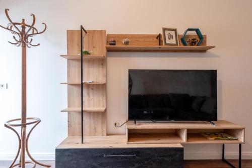 tirent apartment komuna parisit 2