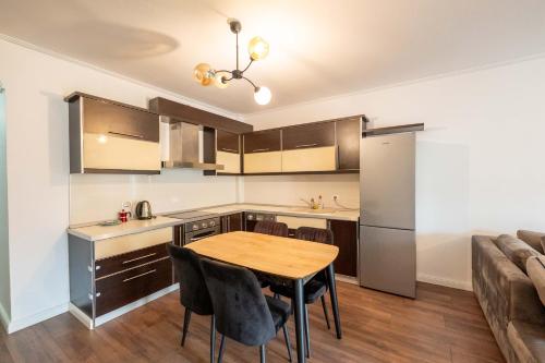 tirent apartment komuna parisit 2