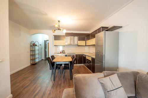 tirent apartment komuna parisit 2