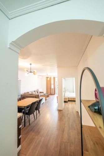 tirent apartment komuna parisit 2