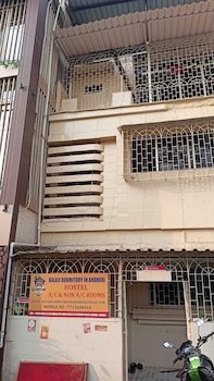 balaji dormitory in andheri