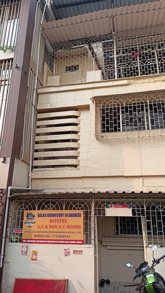 balaji dormitory in andheri