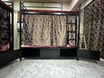 balaji dormitory in andheri