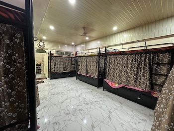 balaji dormitory in andheri