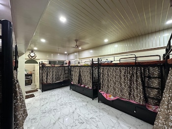 balaji dormitory in andheri