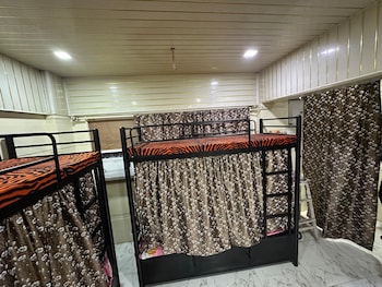 balaji dormitory in andheri