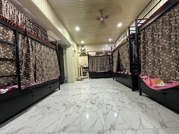 balaji dormitory in andheri