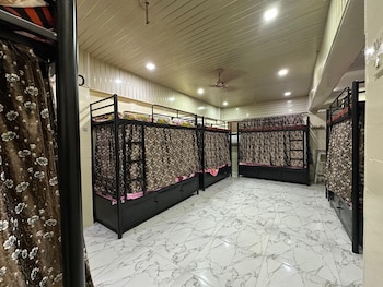 balaji dormitory in andheri