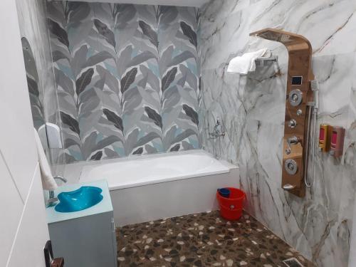 The Royal Inn,,2 star