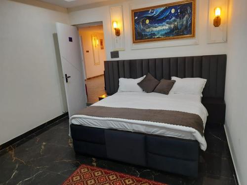 The Royal Inn,,2 star