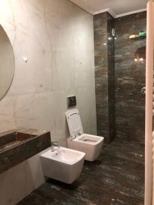 tirent apartment komuna parisit 1