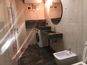 tirent apartment komuna parisit 1