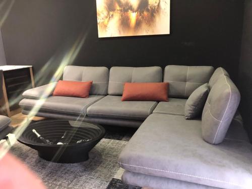 tirent apartment komuna parisit 1