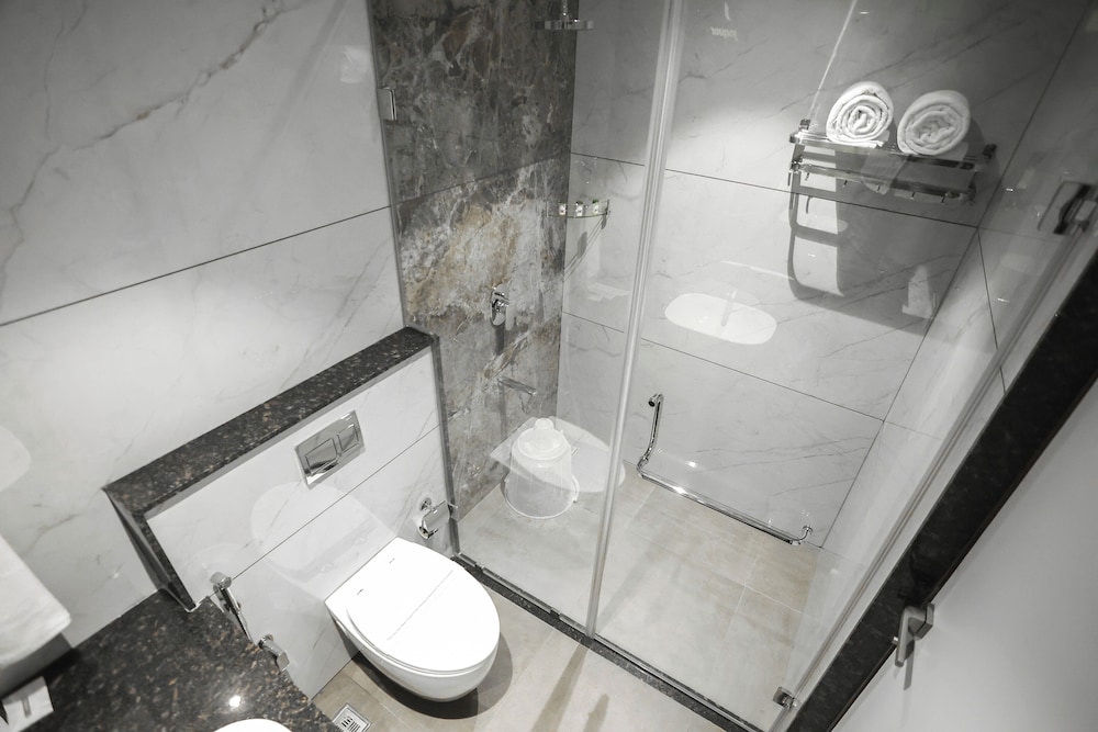 hotel lakshmi towers