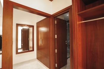 hotel lakshmi towers