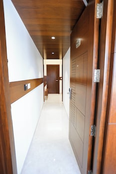 hotel lakshmi towers