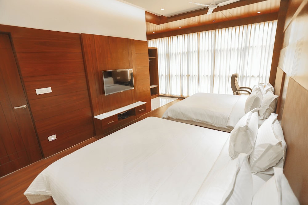 hotel lakshmi towers