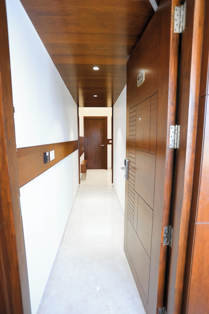 hotel lakshmi towers