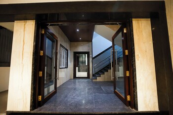 hotel lakshmi towers