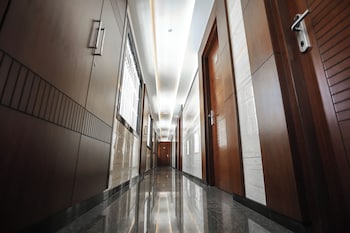 hotel lakshmi towers