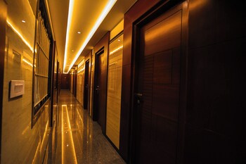 hotel lakshmi towers